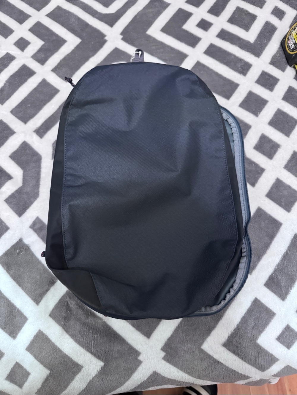 Patagonia Dark Navy Men’s Streamlined Backpack - Picture 2 of 13